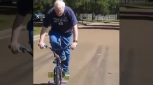 сеньор показывает как писать код