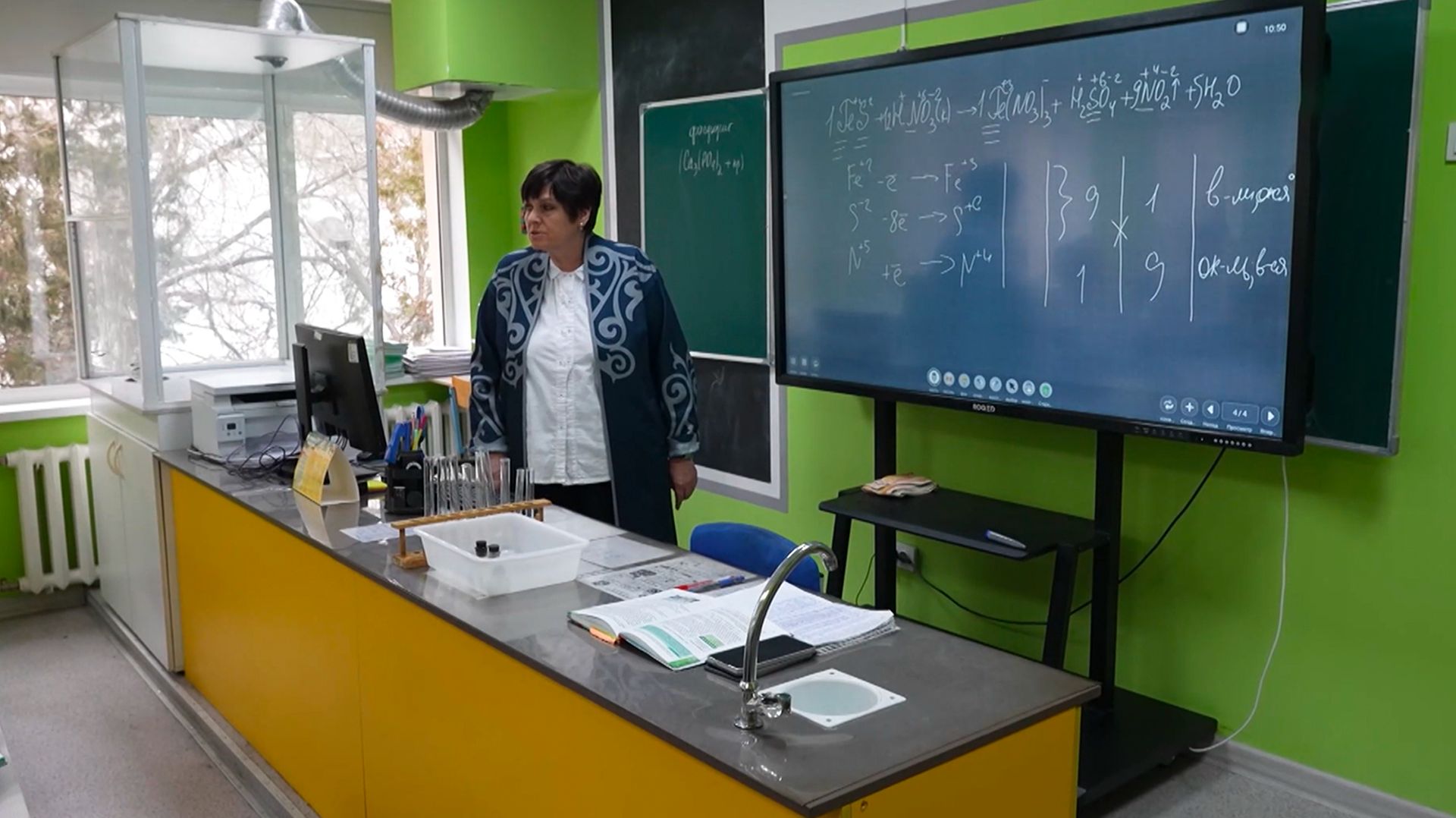 Учительница химии из Алматы вошла в топ-50 лучших педагогов мира смотреть онлайн