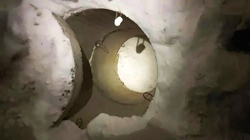 В Сургуте проводят проверку по факту падения ребёнка в канализационный колодец смотреть онлайн