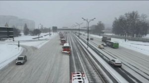 В Москве третьи сутки продолжается ликвидация последствий снегопада
