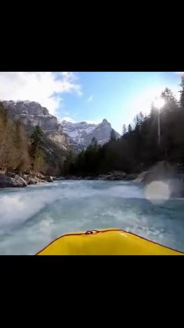 Спуск по горной реке #горы #экстрим #отдых на природе #кайак