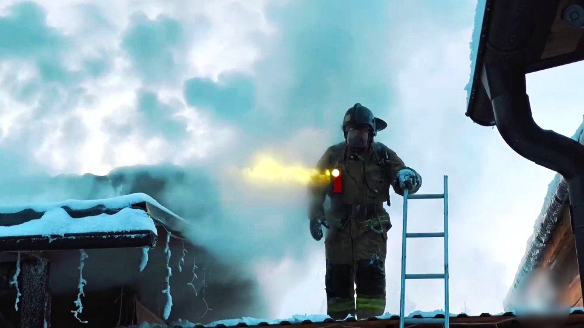 В дачном кооперативе Ханты-Мансийска горели бани смотреть онлайн