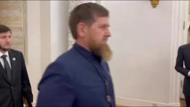 В Москве состоялись переговоры Путина с Президентом ОАЭ Мухаммедом бен Зайедом Аль Нахайаном смотреть онлайн