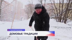 Жители дома на Звездинке вышли на субботник, чтобы расчистить двор от снега