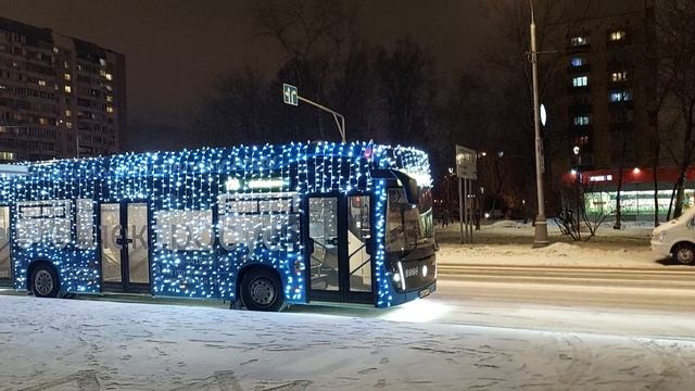 Новогодний автобус в Москве смотреть онлайн