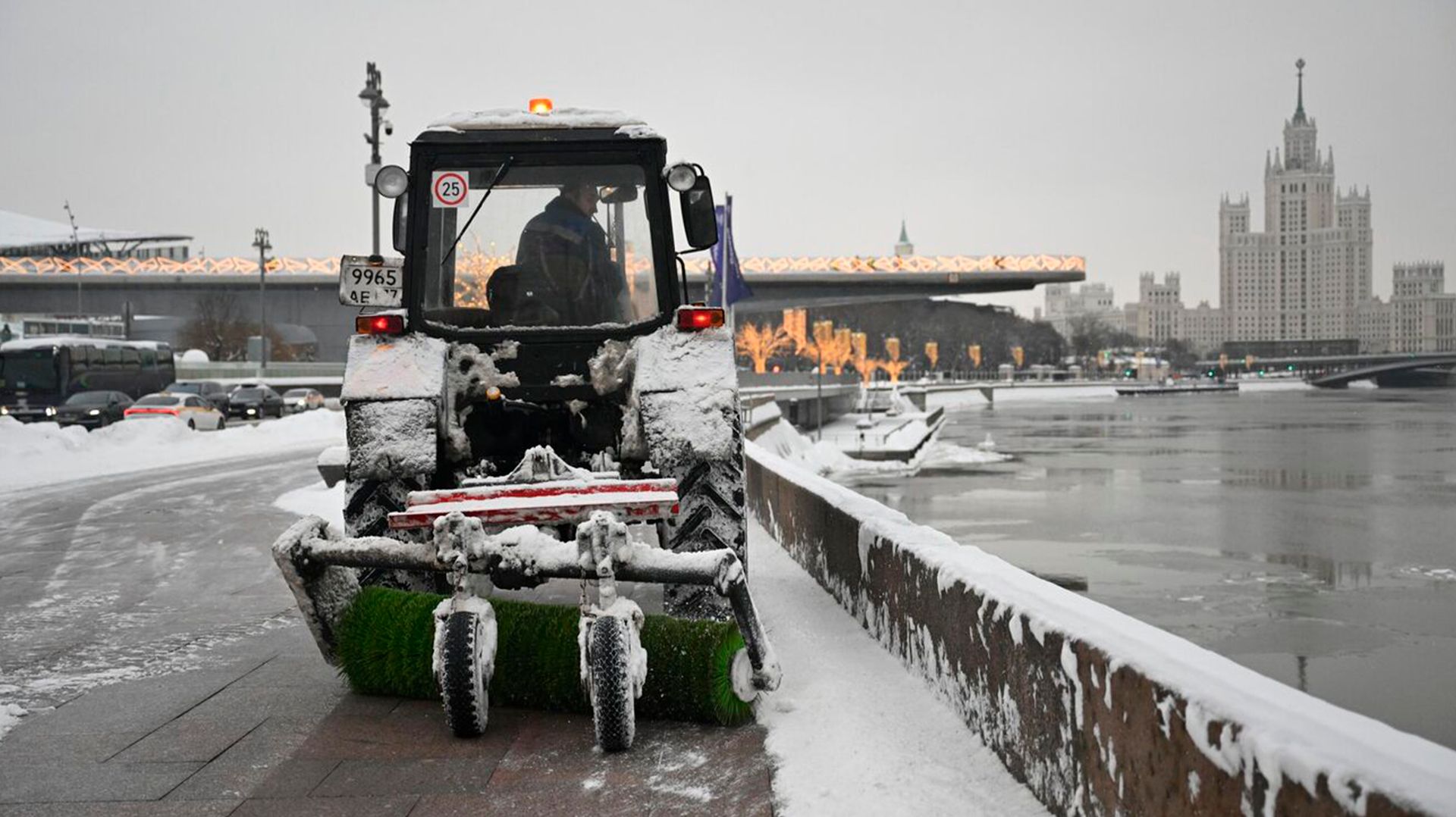 Аномальные снегопады в Москве сменятся крепкими морозами смотреть онлайн