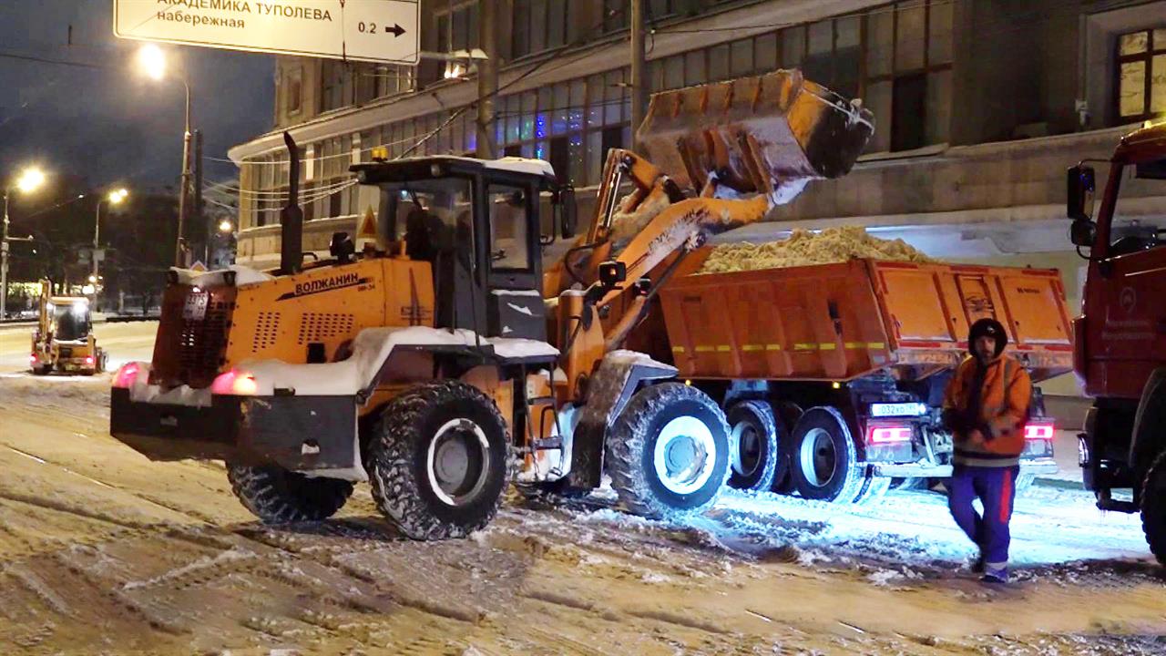 В Москве и области на смену сильнейшим снегопадам пришли морозы. смотреть онлайн