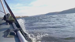 на лодке ПВХ с сыном осенью на Волге