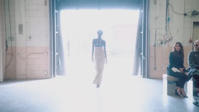 Burberry Summer 2023 смотреть онлайн