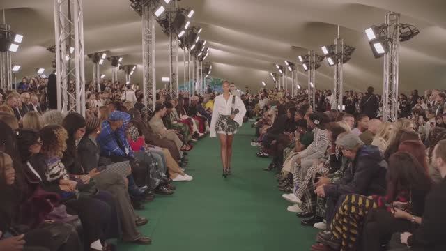 Показ коллекции Burberry весна-лето 2024 смотреть онлайн