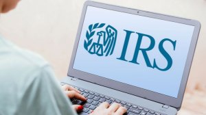 Bloomberg: Трамп подал в суд на Минфин и Налоговое управление США