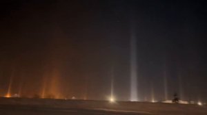 ✨ Сегодня ночью небо Петербурга украсили северное сияние и световые столбы