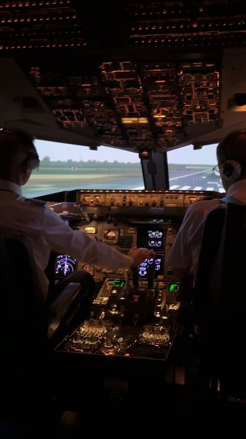 Полетал с пилотами AZUR air на полнопилотажном тренажёре Boeing 757/767 смотреть онлайн