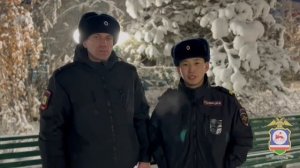 Полицейские Якутии оказали помощь мужчине, который на улице в 30-градусный мороз сломал ногу