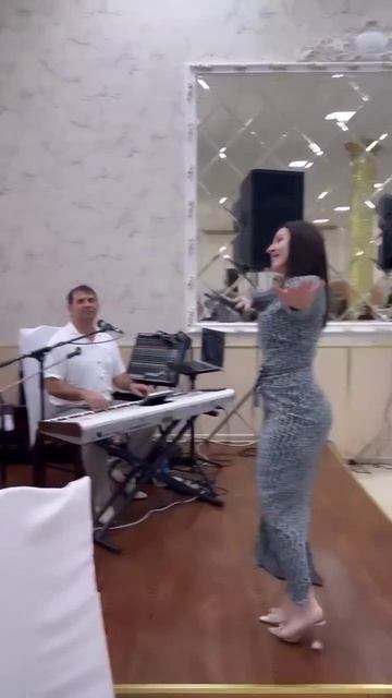 Девушка красиво танцует 🔥👍 Девушка красиво танцует 🔥👍