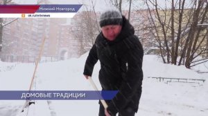 Жители дома на Звездинке вышли на субботник, чтобы расчистить двор от снега