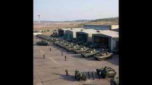 Так сложилась моя масть, Довелось тогда попасть На секретную мне базу, Прибыл в воинскую часть...