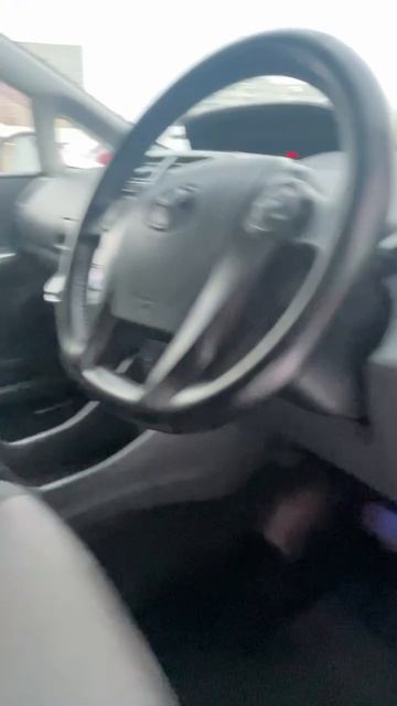 Обзор на Toyota Prius Alpha 5 дв. 1.8hyb CVT 2011г смотреть онлайн