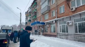 Огромная ледяная глыба упала с крыши на женщину и мгновенно убила ее в Пензе