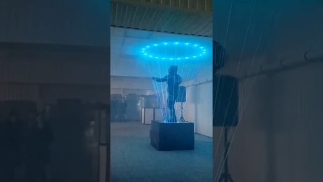 лазерное шоу Хищник.mp4 смотреть онлайн