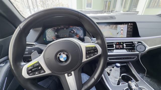 BMW X7 сдаёт назад сам 50 метров смотреть онлайн