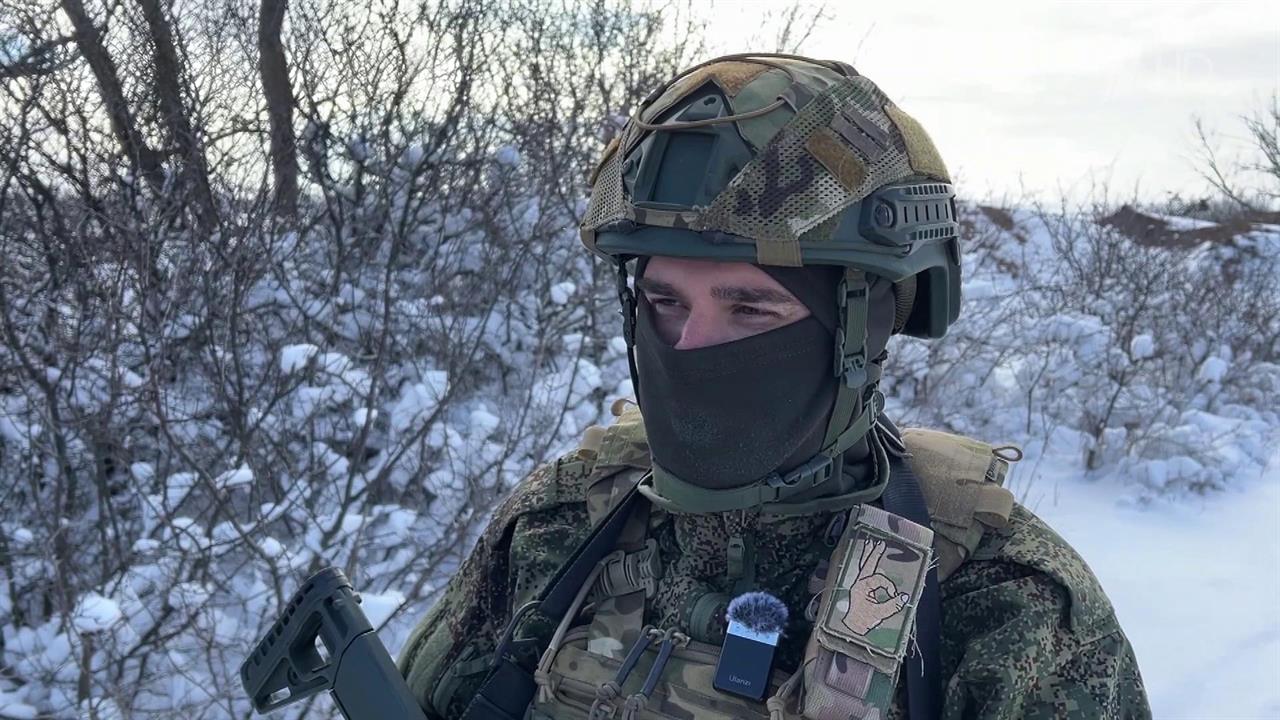 Бойцы, освобождавшие поселок Бересток в Донецкой народной республике, рассказали подробности боев. смотреть онлайн