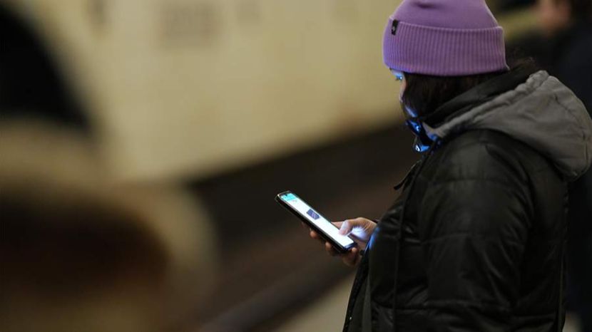 Власти Санкт-Петербурга объяснили мерами безопасности проверку телефонов в метро смотреть онлайн