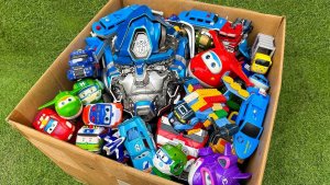 Игрушки для детей. Трансформер синего цвета в реальной жизни: Динозавр