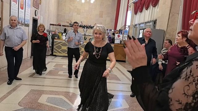 Это красное платье... 08.01.26... смотреть онлайн