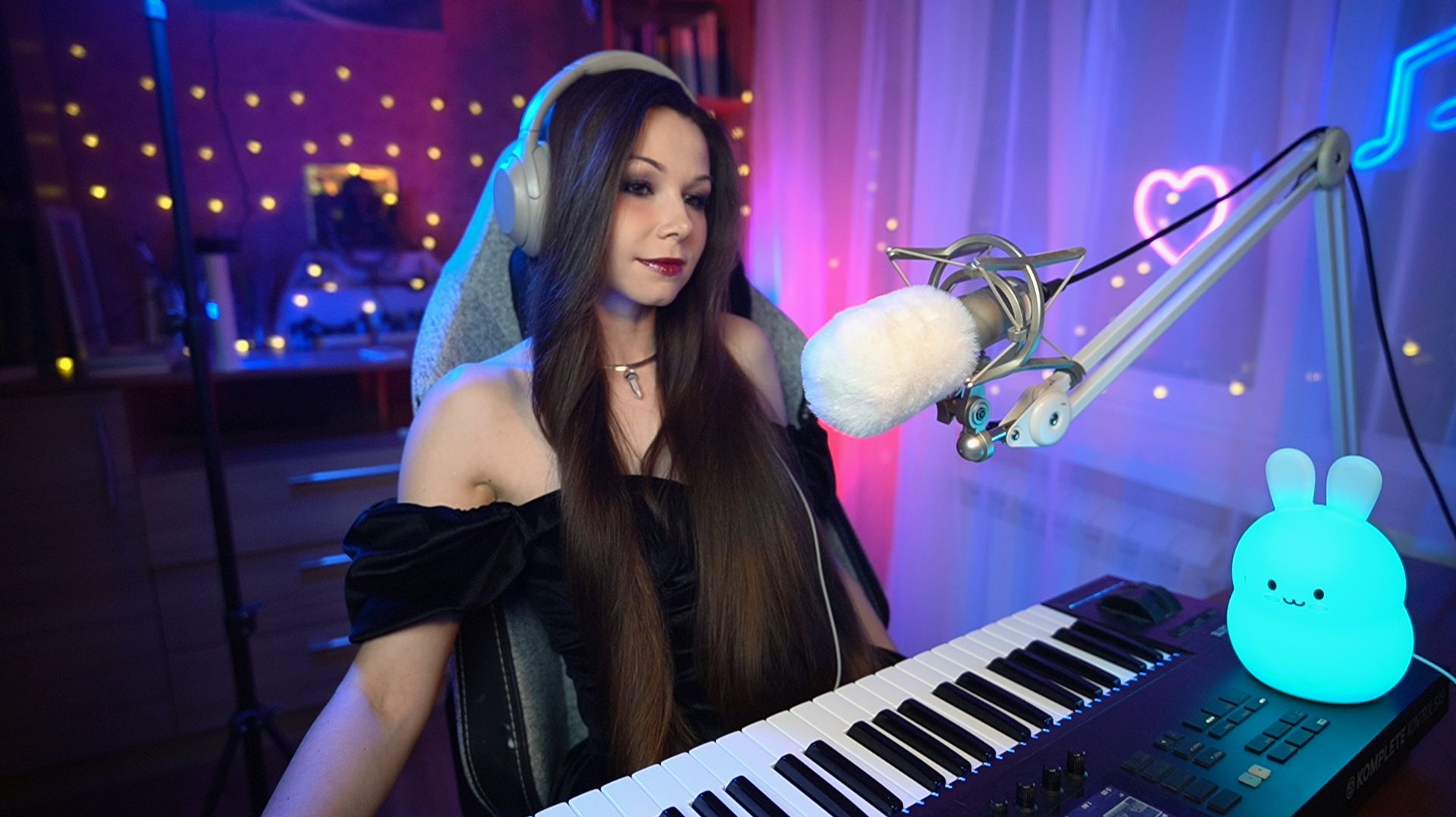 🎹 Беседуем и поём под фортепиано 🎹 | #ламповыйстрим #девушкастримит #пианиноv смотреть онлайн