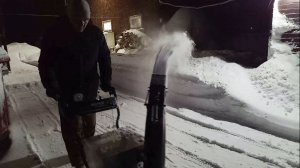 Снегоуборщик Huter SGC 4800В. Чистка парковки.