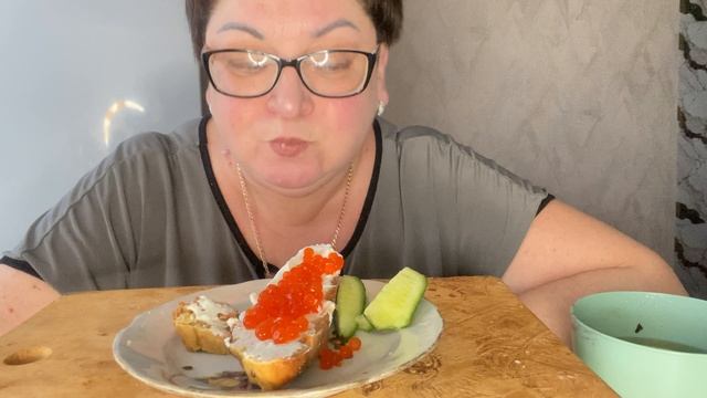 Ну, вот мужчины не разрешают мне худеть 😂А я теперь ЕМ и ХУДЕЮ/Мукбанг смотреть онлайн