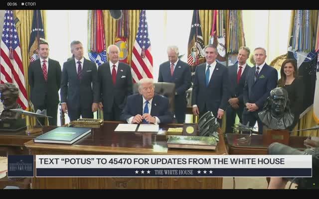 Президент Трамп подписывает указы, 30 января 2026 года смотреть онлайн