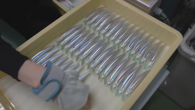 Процесс производства блесен - приманок для рыбалки. Блесна для хищной рыбы. смотреть онлайн