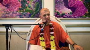 Шрила Прабхупада про бомжа на вокзале. История про привязанные подошвы.