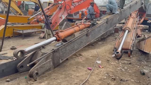 Как изготовить стрелу экскаватора. Сварка. Много сварки. Пакистан. смотреть онлайн