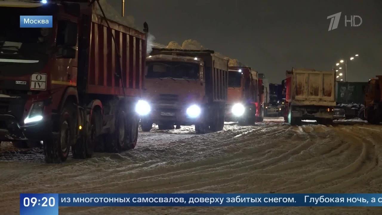 "Работаем день и ночь": в Москве ликвидируют последствия мощного снегопада. смотреть онлайн