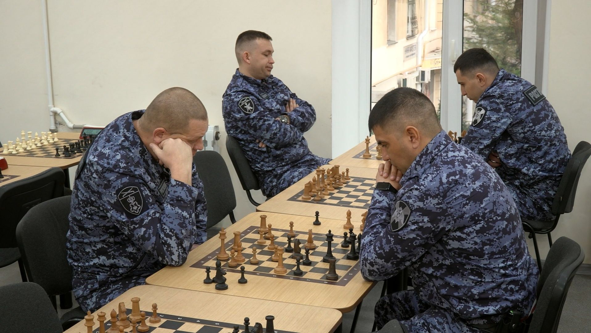 В Севастополе прошёл шахматный турнир среди сотрудников Росгвардии смотреть онлайн