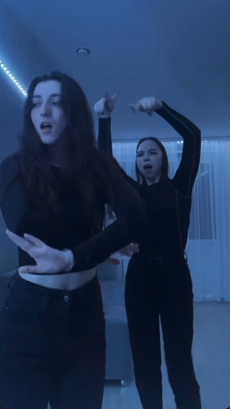 тикток тренд с подругой танец тренд