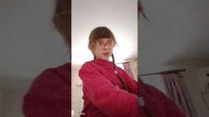 мы у бабушки  Мия пошла на акробатику