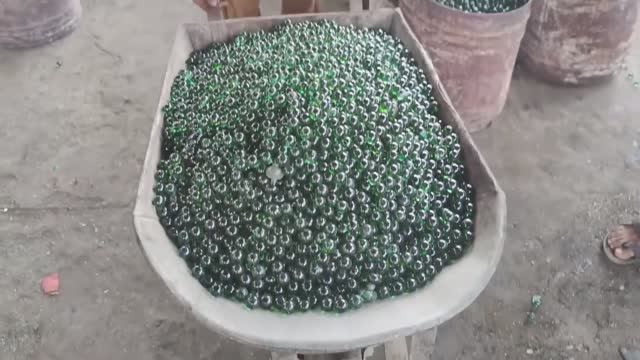 Стеклянные шарики из битого стекла. Пакистан смотреть онлайн