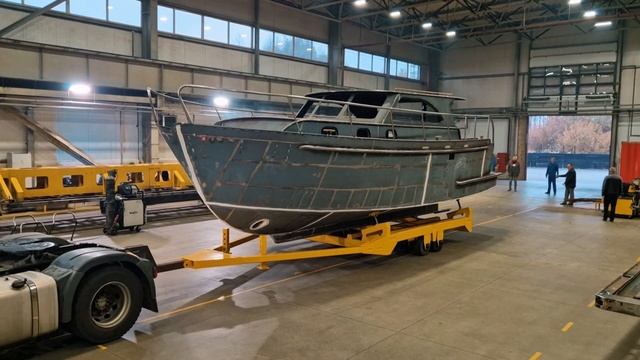 Транспортировка корпуса яхты на покраску смотреть онлайн