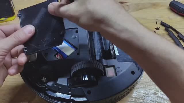 быстрая разборка робота пылесоса Polaris смотреть онлайн