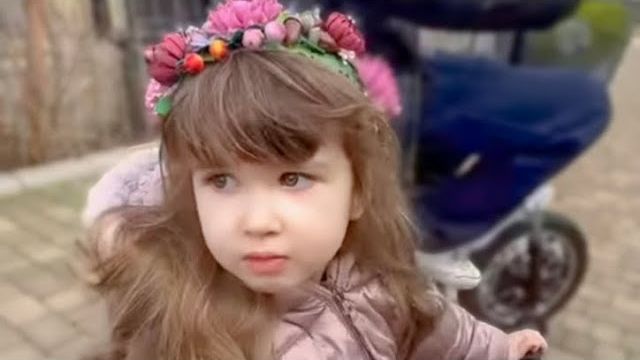 Ангелина назвала маленькую обезьянку Милашкой и хочет чтобы гамадрилы её показали! смотреть онлайн