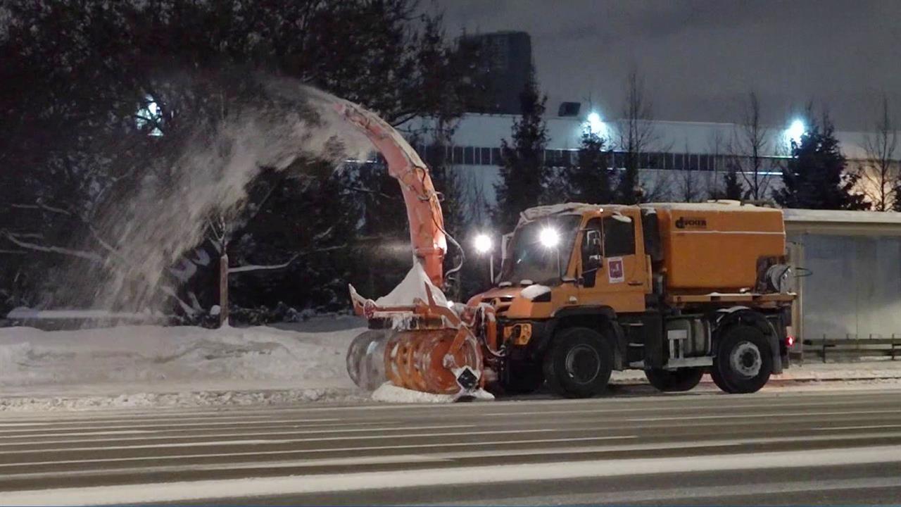 После трехдневных снегопадов в Москву пришел холодный антициклон. смотреть онлайн