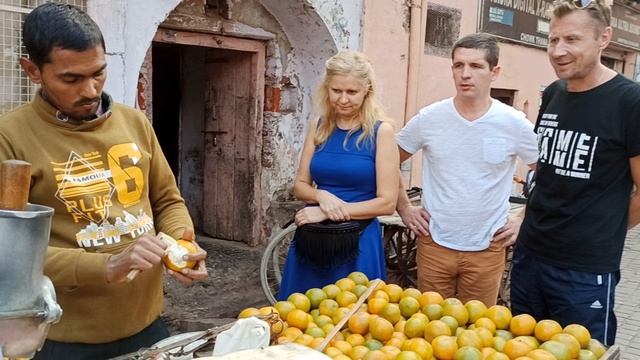 Ждём свою порцию мандаринового сока! смотреть онлайн