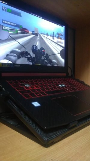 мой младший брат играет в моцик