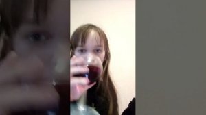 делаю уроки с музыкой и пью напиток