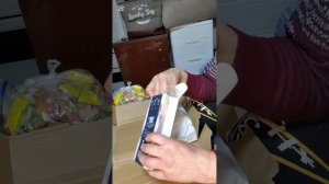 Распаковка двух посылок для Снежка часть 1