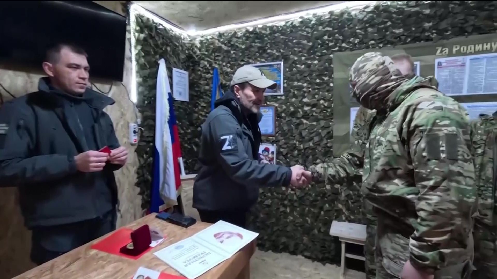 Секретарь ЦК КПРФ Александр Ющенко доставил большой гуманитарный груз в новые регионы России смотреть онлайн